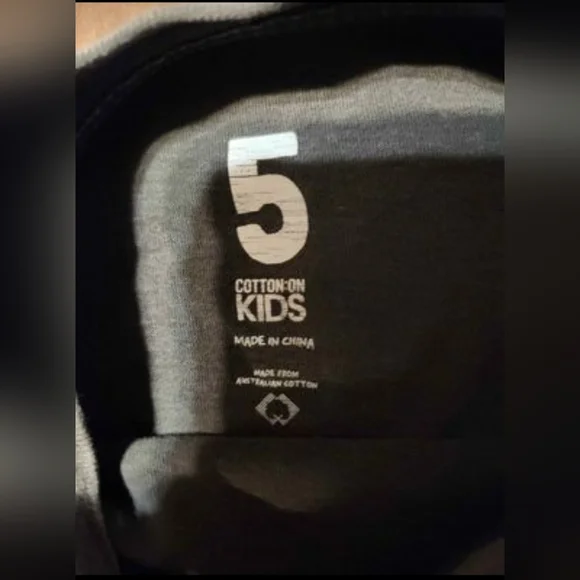 Boys Sz 5 Cotton on Kids Long Sleeve Stonewashed Shirt in Gently Worn Condition - Picture 3 of 3